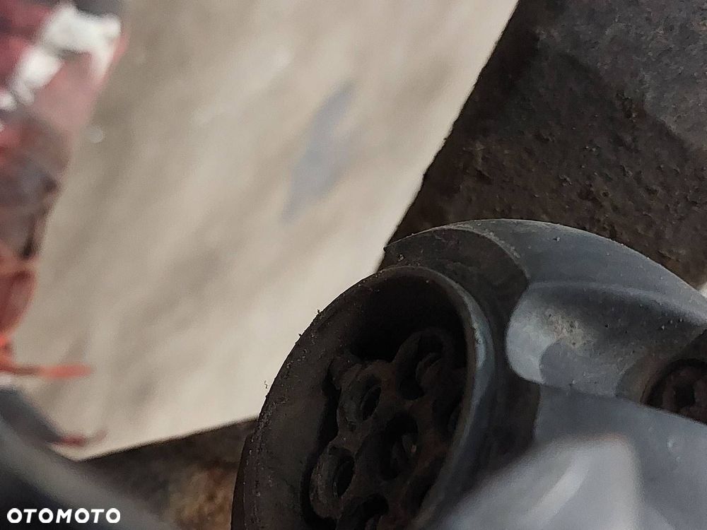 HAK HOLOWNICZY BRAK TABLICZKI VOLVO V40 I LIFT ID: 236191 - 4