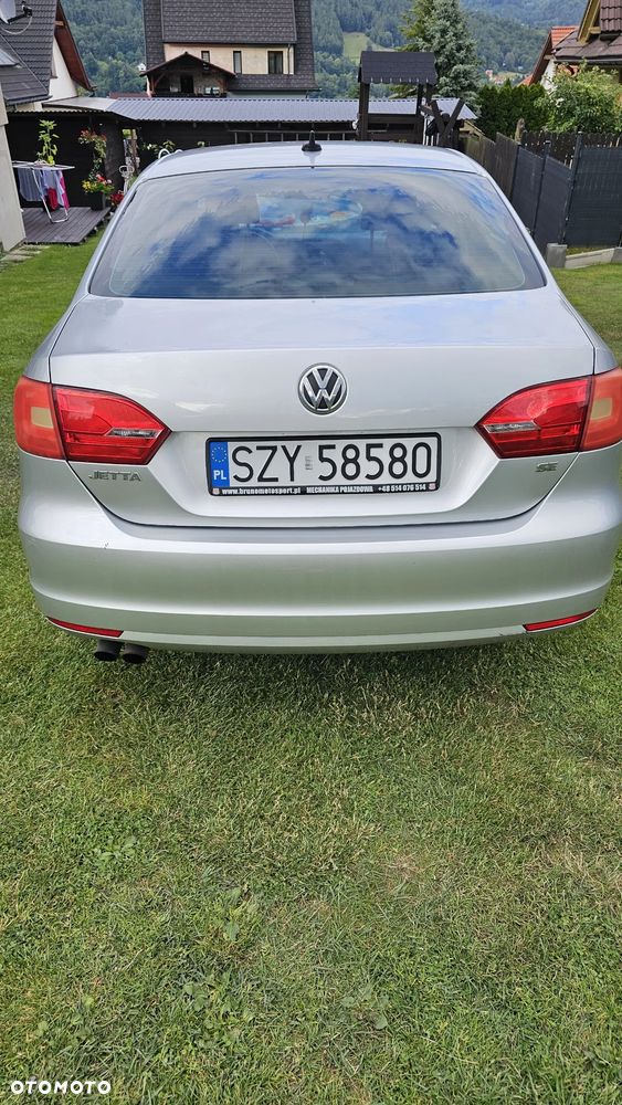 Volkswagen Jetta - 2