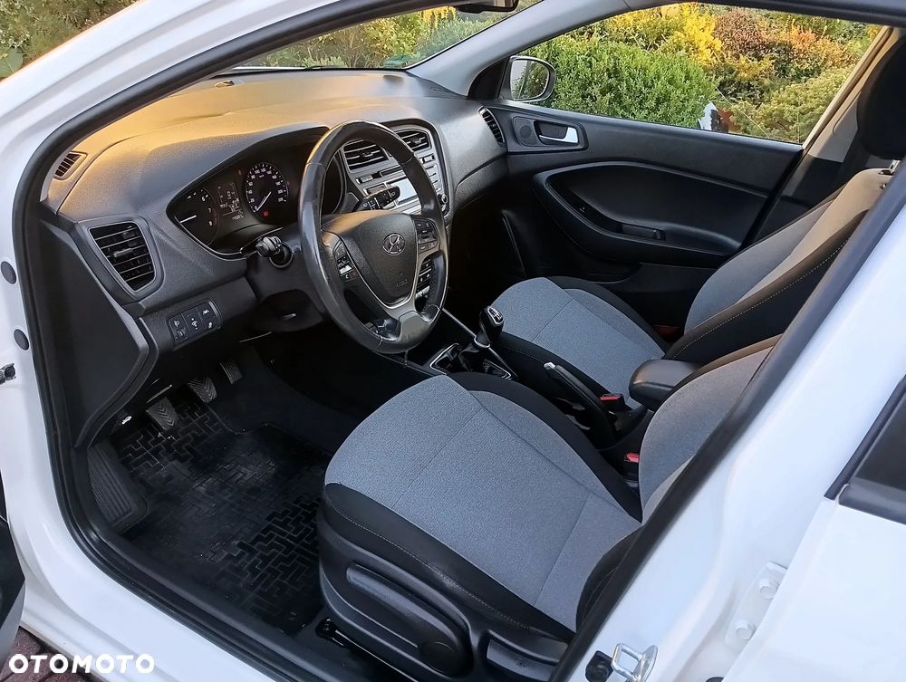 Hyundai i20 1.4 Comfort EU5 - 14