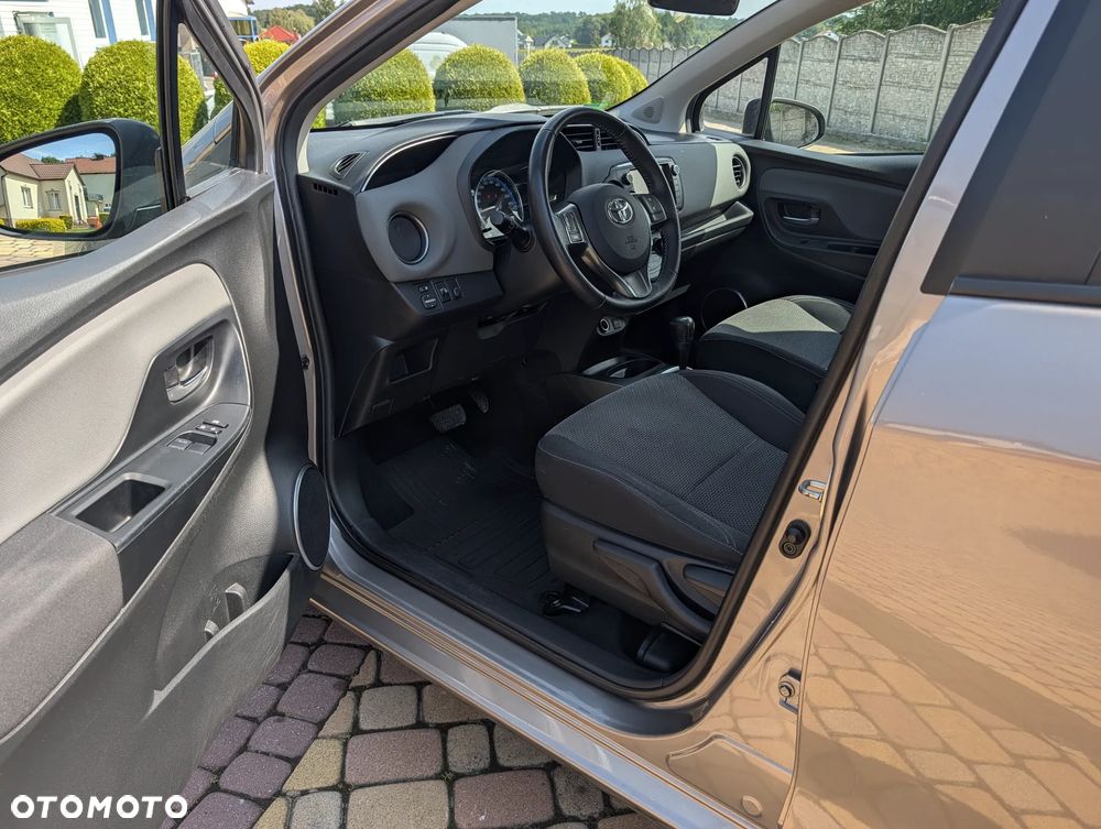 Toyota Yaris Hybrid 100 Premium - 13