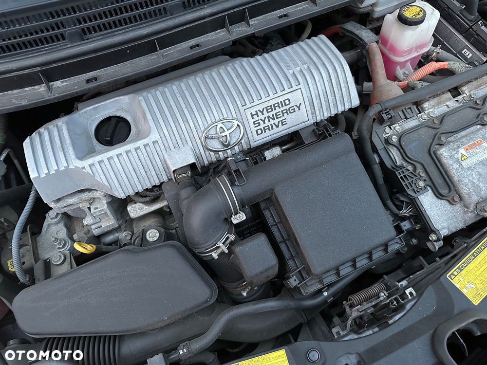 Toyota Prius+ ver--hybrid-sol - 32