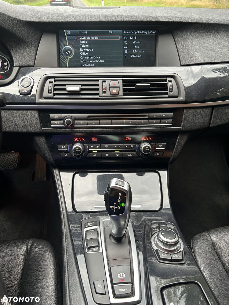 BMW Seria 5 525d xDrive - 33