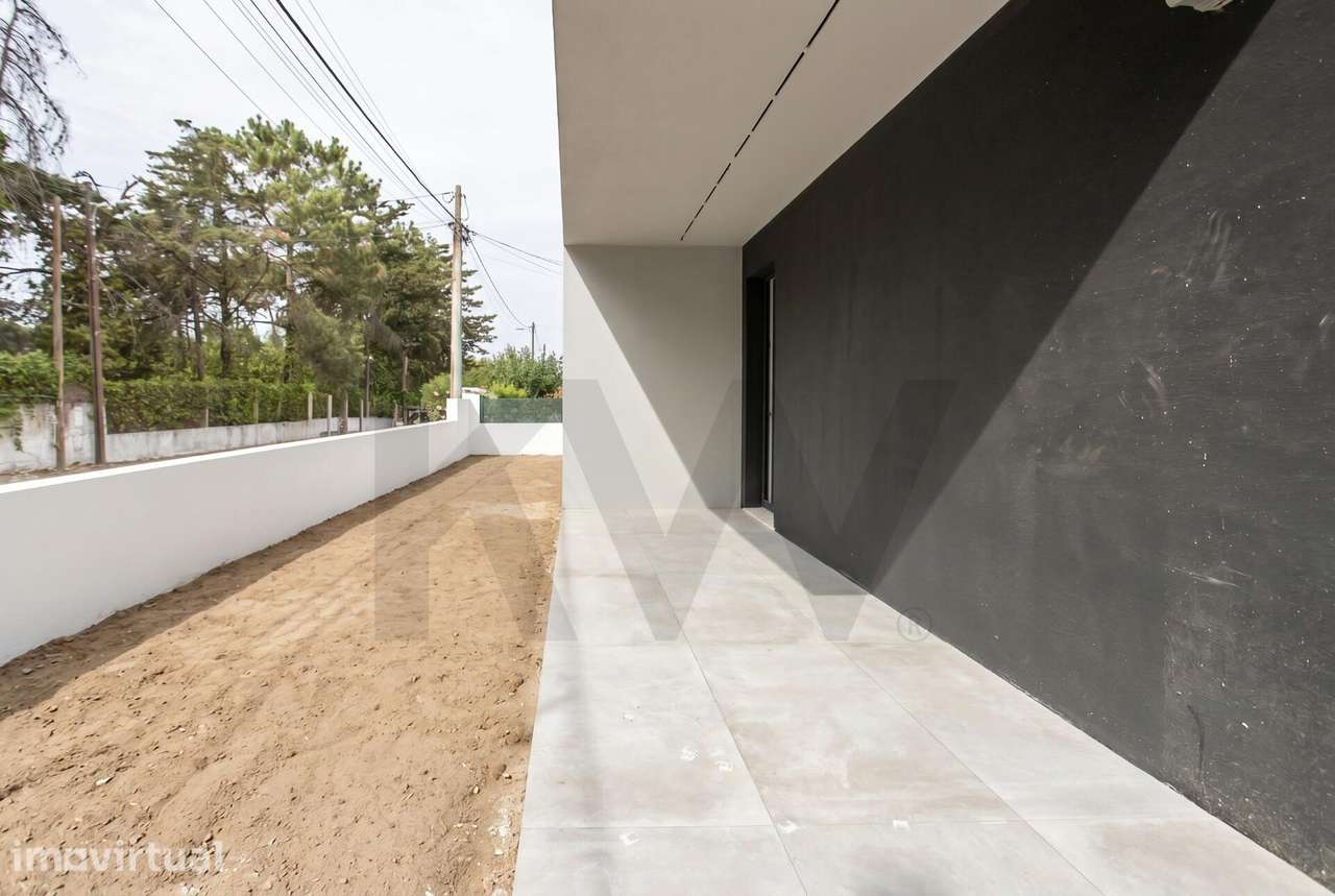PARA VENDA: Moradia V4 com piscina , junto ao Golf da Aroeira, em fase - Grande imagem: 5/45