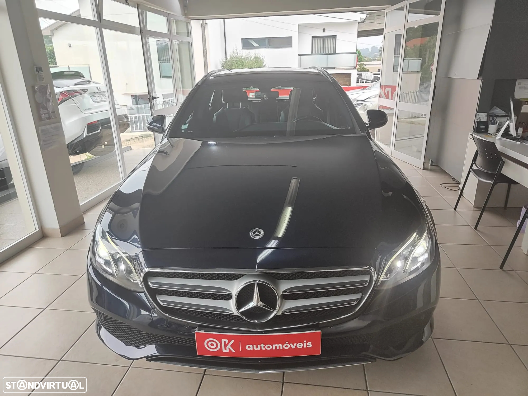 Mercedes-Benz E 220 d AMG Line - 4