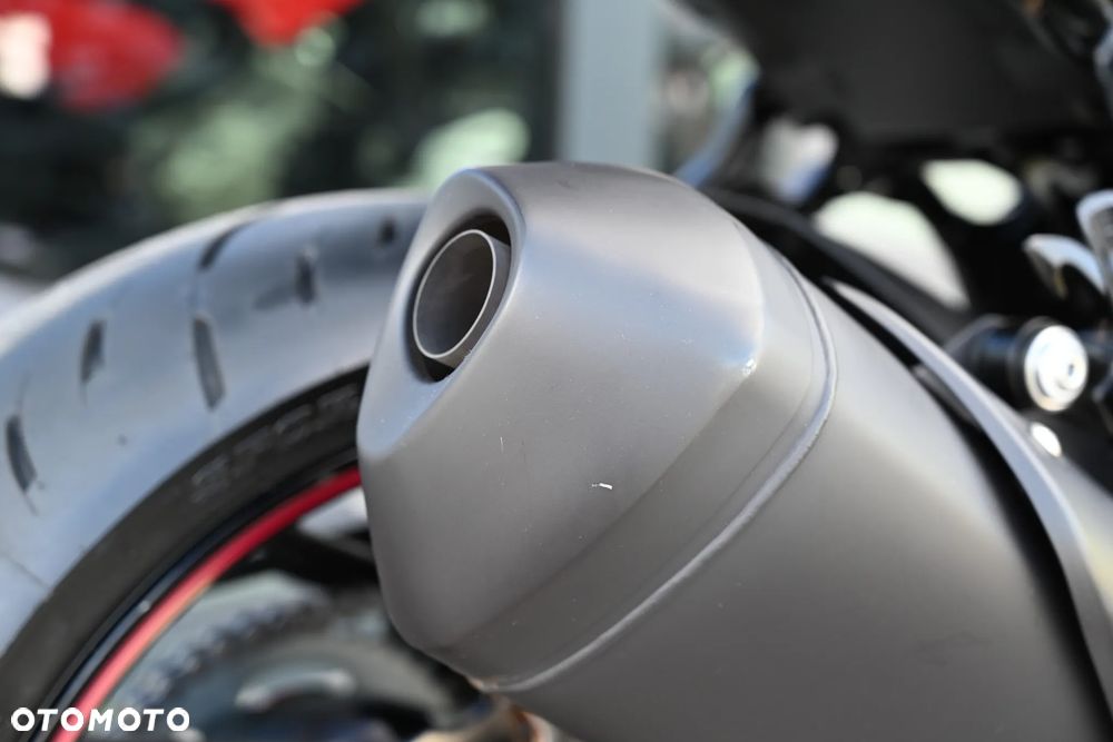 Suzuki GSX - 38