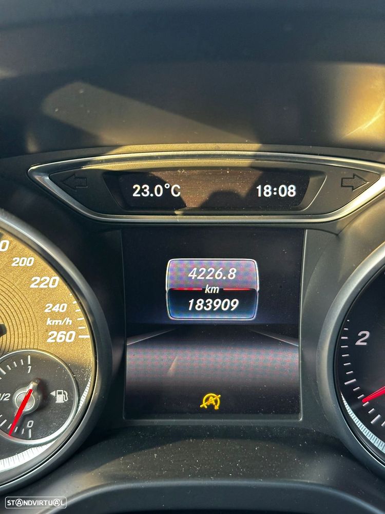 Mercedes-Benz CLA 180 - 4