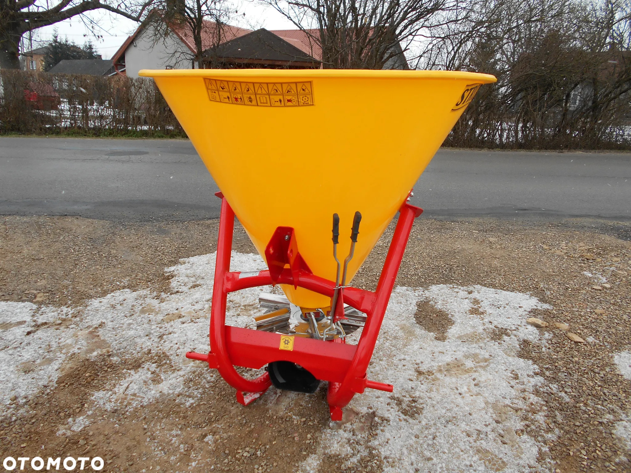Rozsiewacz nawozów/ siewka / siewnik 200-500l LEJEK strumyk OD RĘKI - 4