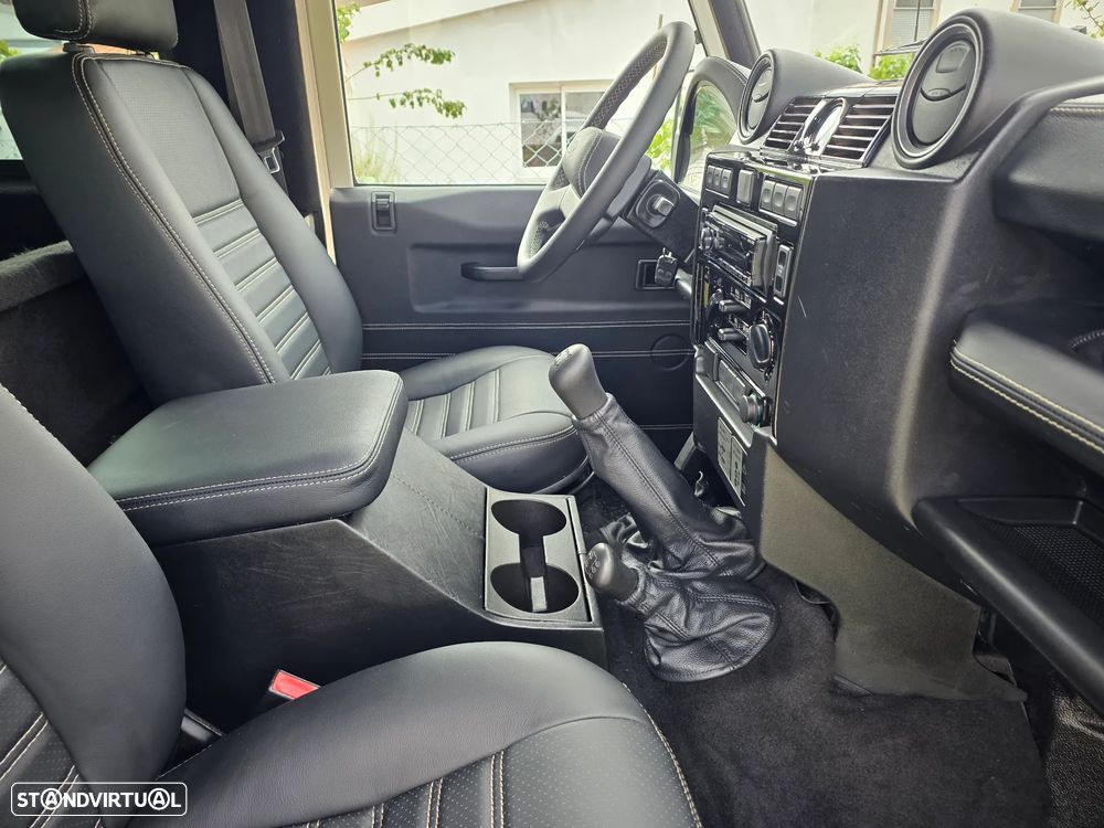Land Rover Defender 90 2.4 CRD S - 45