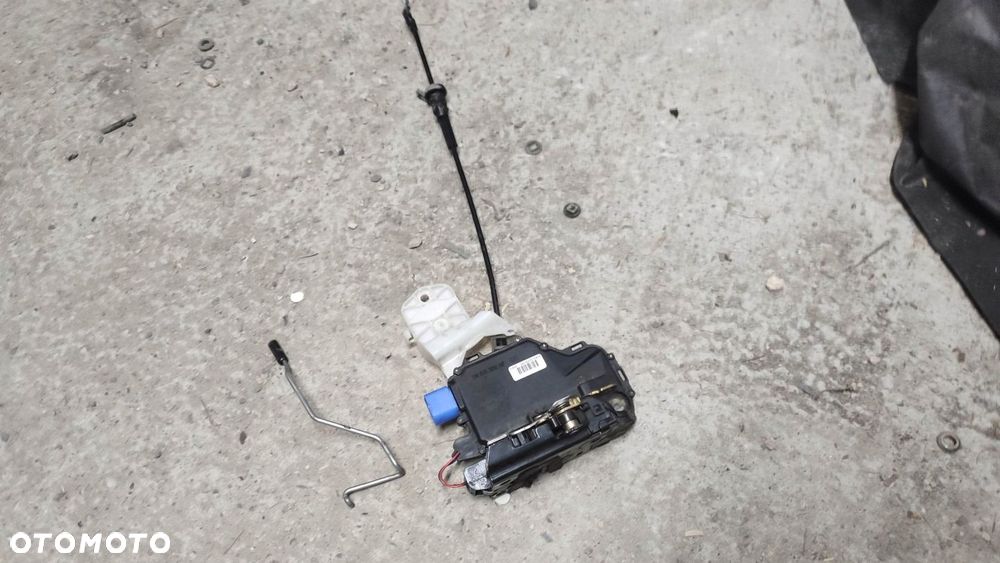 KR ZAMEK DRZWI LEWY PRZÓD VW POLO IV 01- 5D - 1