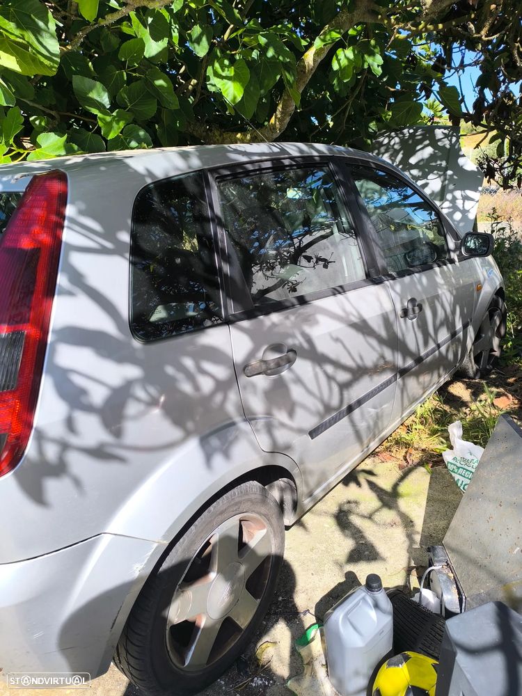 Ford Fiesta 1.4 Ambiente - 2