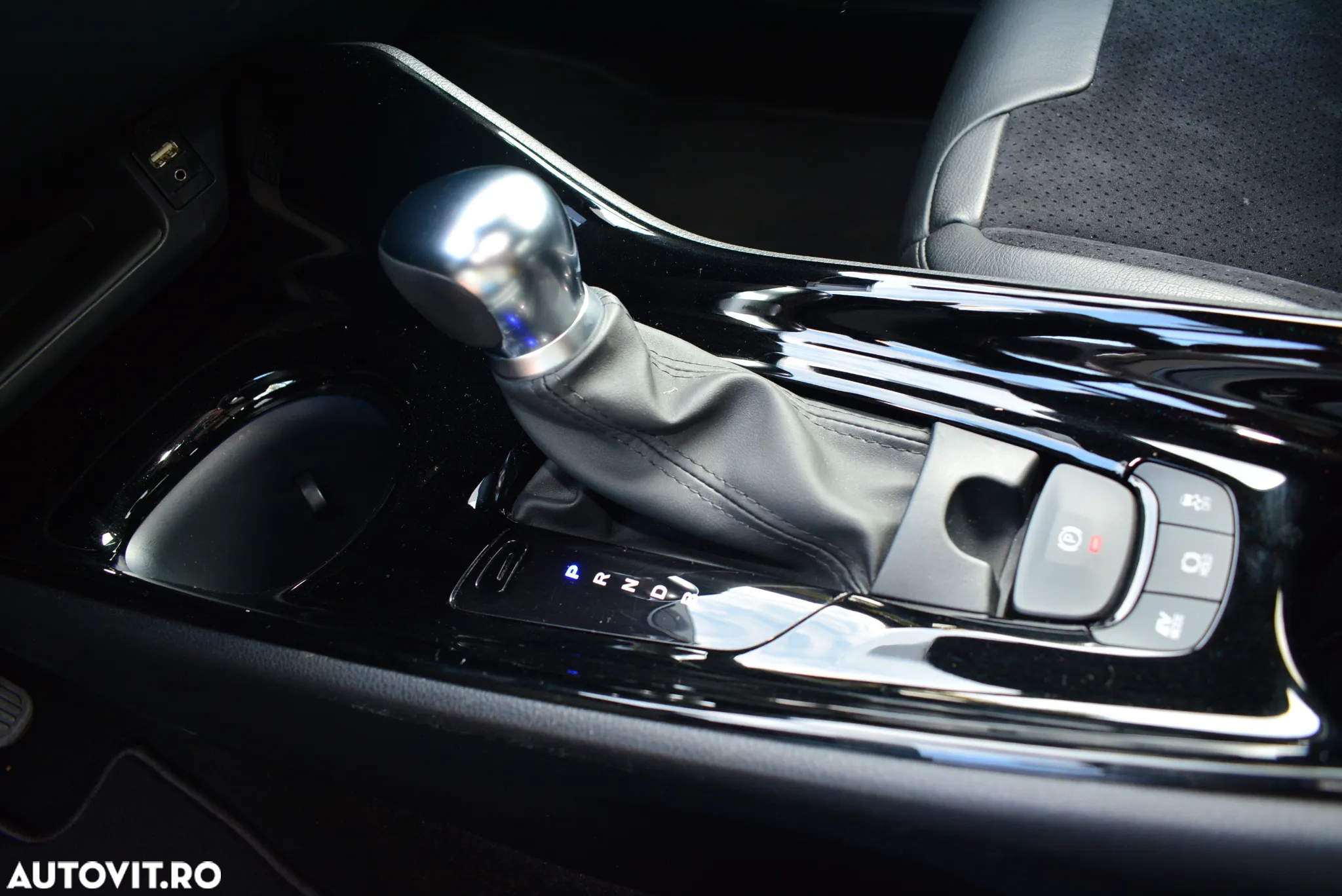Toyota C-HR Hybrid Style - 23