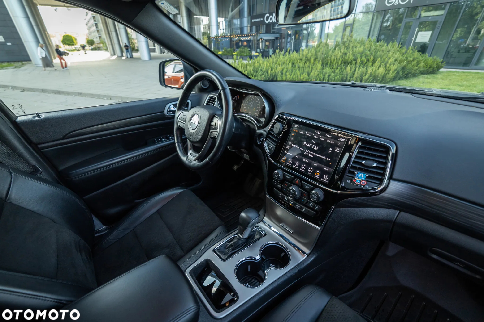 Jeep Grand Cherokee - 31