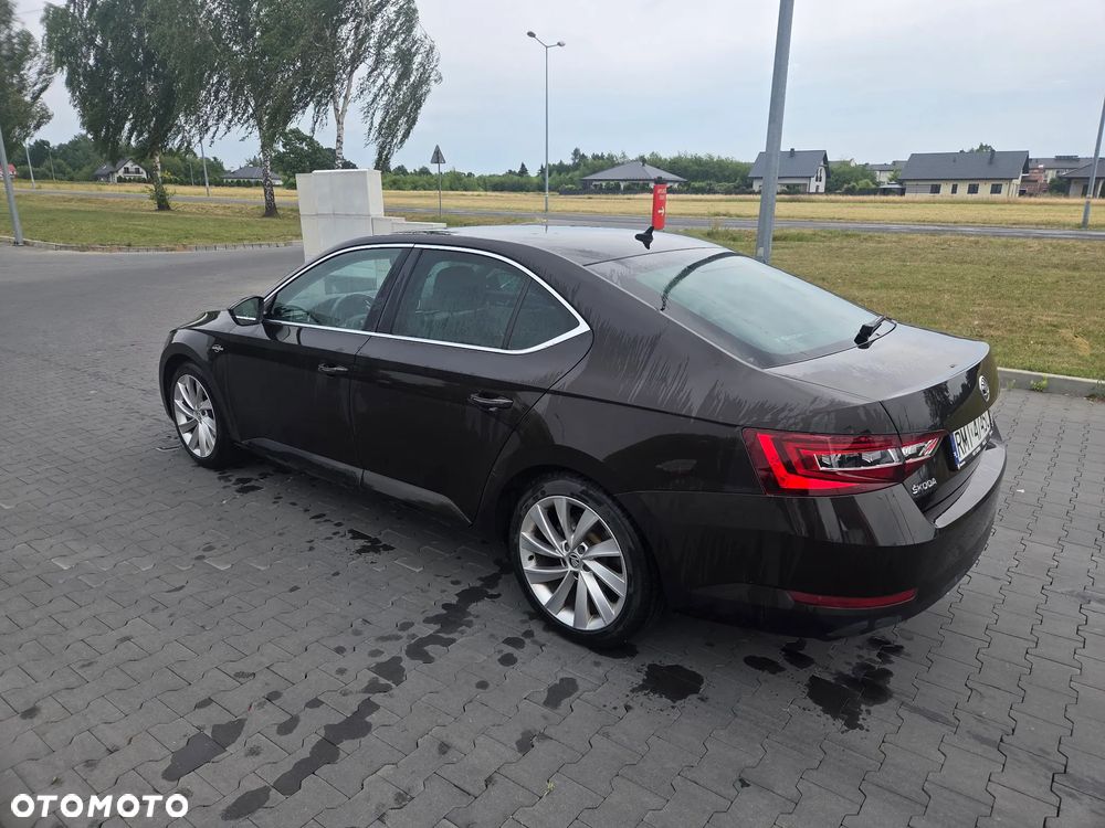 Skoda Superb 2.0 TDI L&K DSG - 6