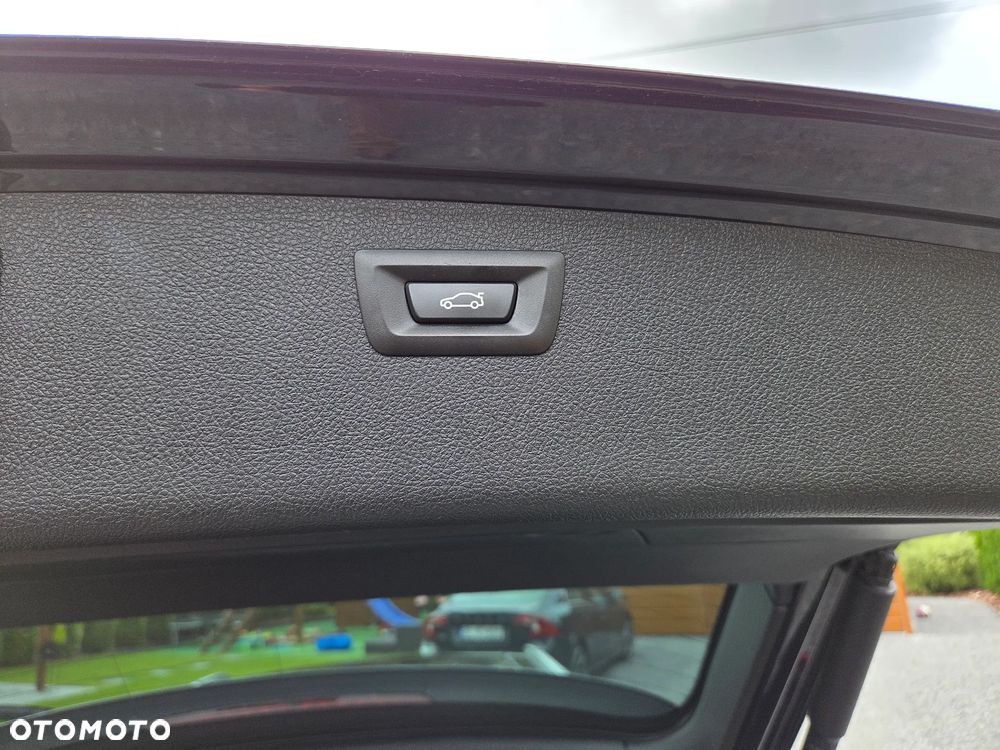 BMW Seria 3 320i Touring Luxury Line - 12