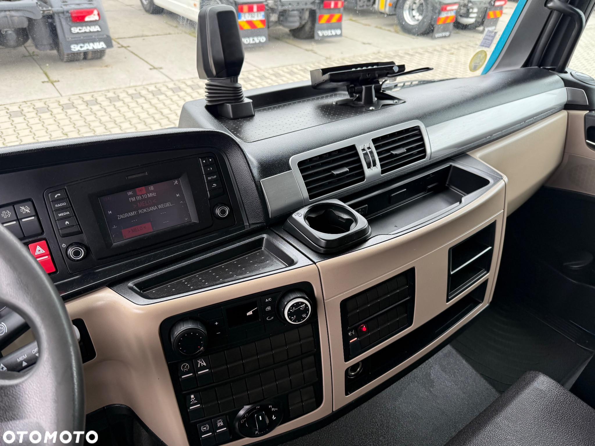 MAN MAN TGL 12.220 / KONTENER + WINDA / 253 000 KM / ROLETA / TYŁ PODUSZKA / Z FRANCJI / STAN BDB / / / - 26