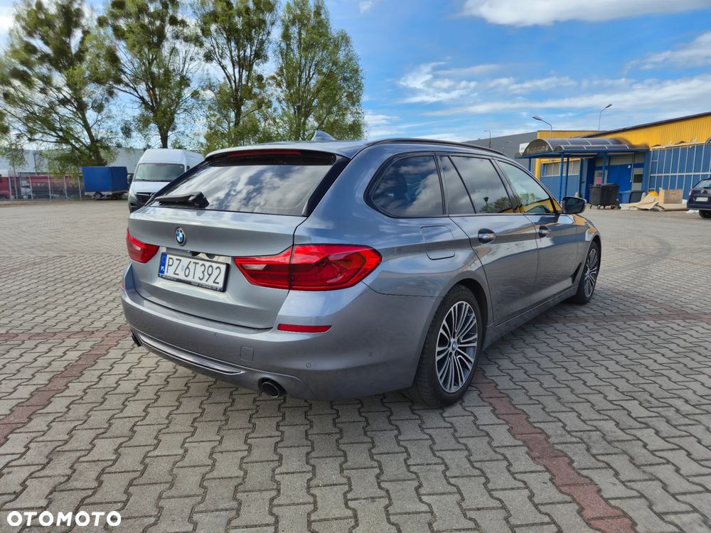 BMW Seria 5 520d Sport Line - 31