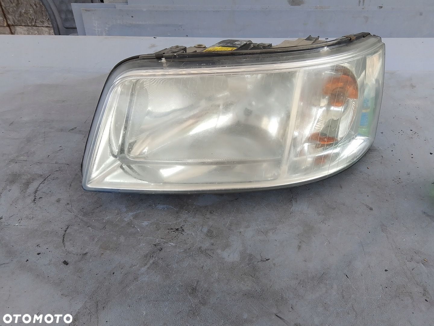 Lampa Lewa Przód VW T5 7H1941015N Europa - 1