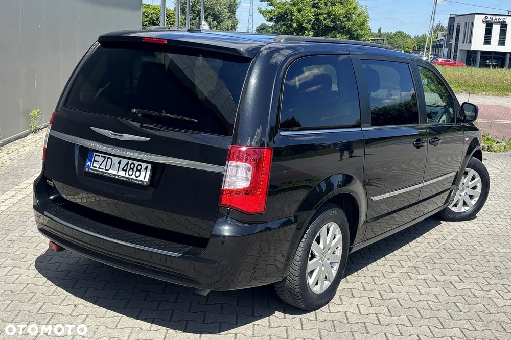 Chrysler Town & Country 3.6 Limited - 13