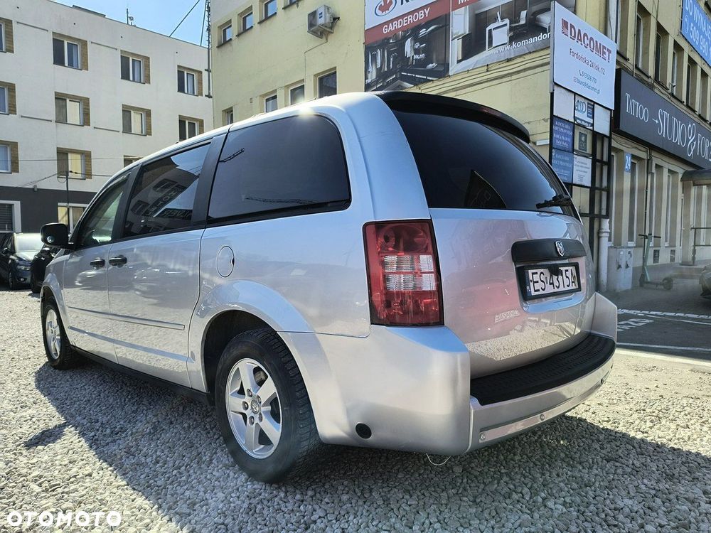 Dodge Caravan - 24