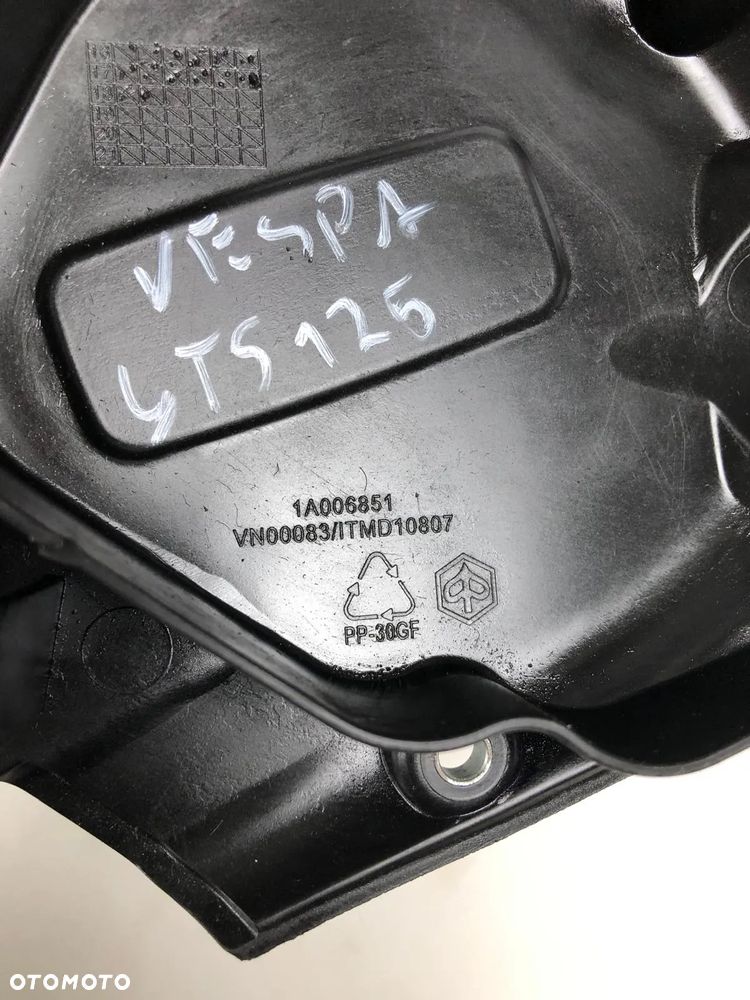 Piaggio Vespa GTS Primavera 125 300 Pokrywa Silnika Osłona - 5