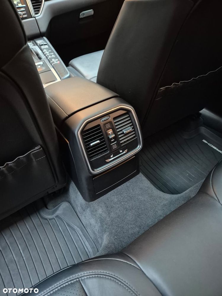 Porsche Macan S - 22