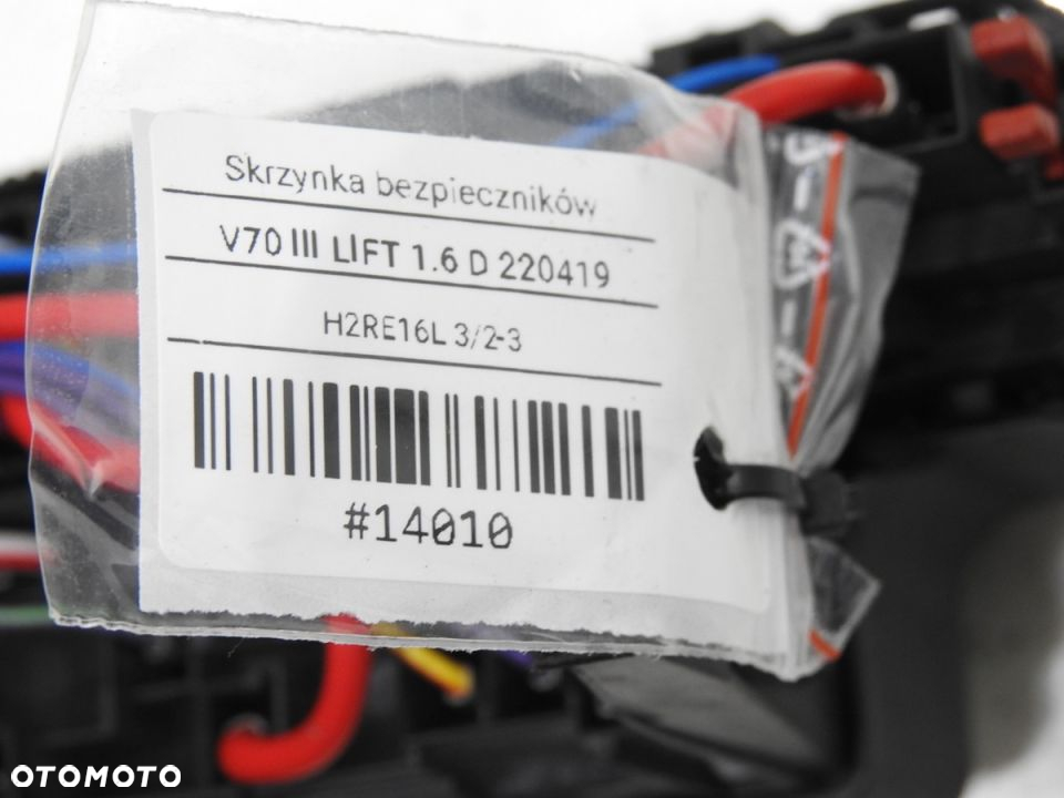 SKRZYNKA BEZPIECZNIKÓW VOLVO V70 III 1.6 D - 7