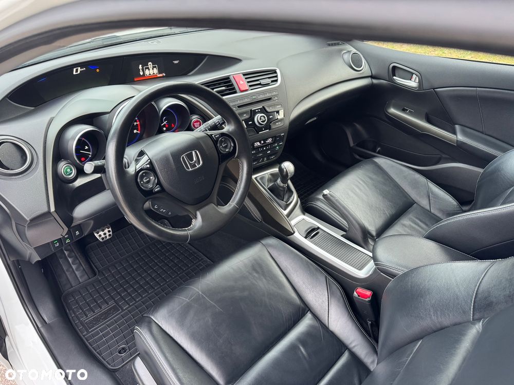Honda Civic 1.8 i-VTEC Executive Black Edition - 24