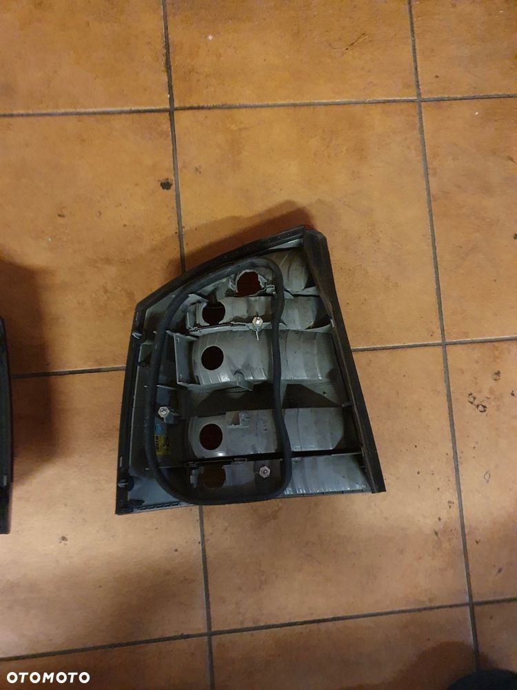 LAMPA L/P TYŁ OPEL VECTA C - 7