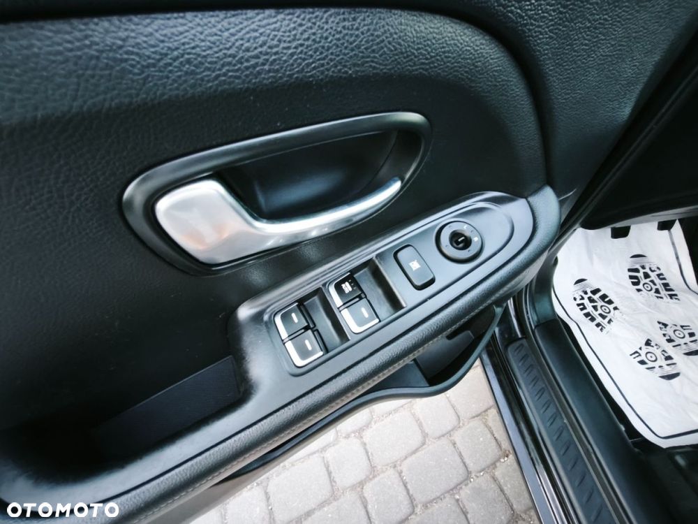 Kia Carens - 12