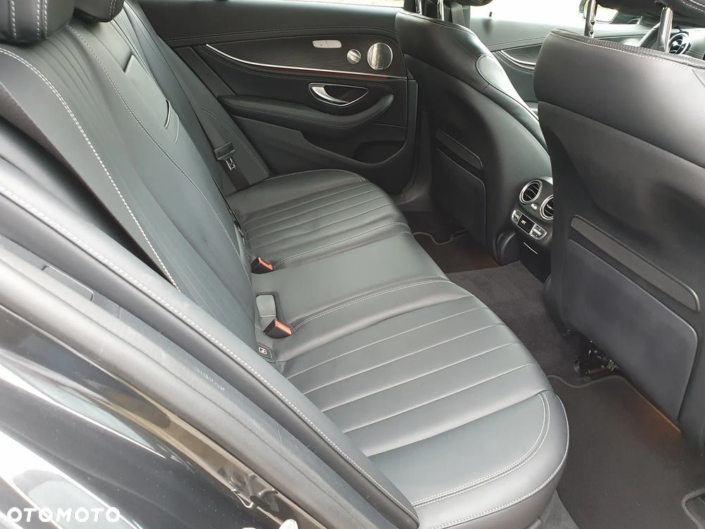 Mercedes-Benz Klasa E 400 d 4Matic 9G-TRONIC AMG Line - 25