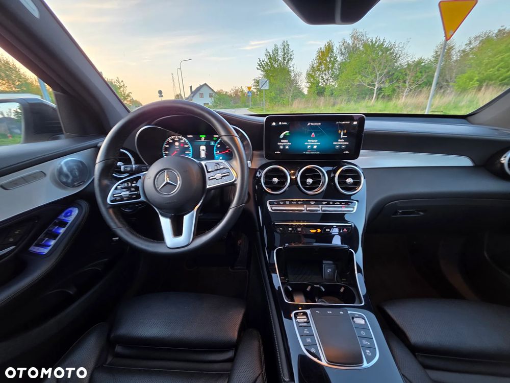 Mercedes-Benz GLC 200 4Matic 9G-TRONIC AMG Line - 9