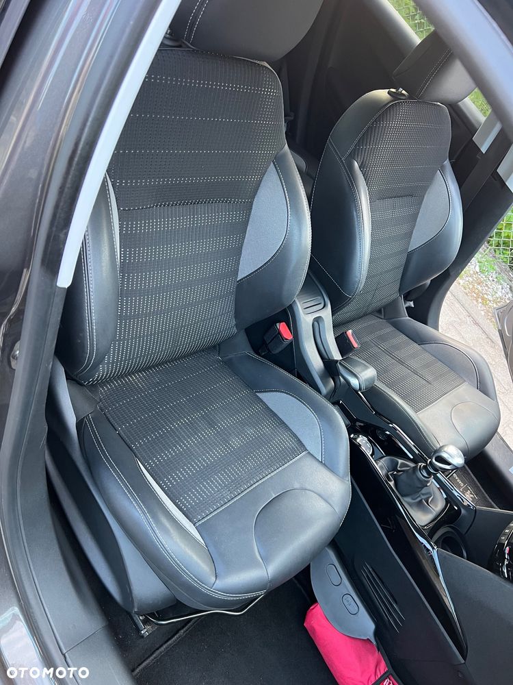 Peugeot 2008 BlueHDi 100 STOP & START Signature - 9