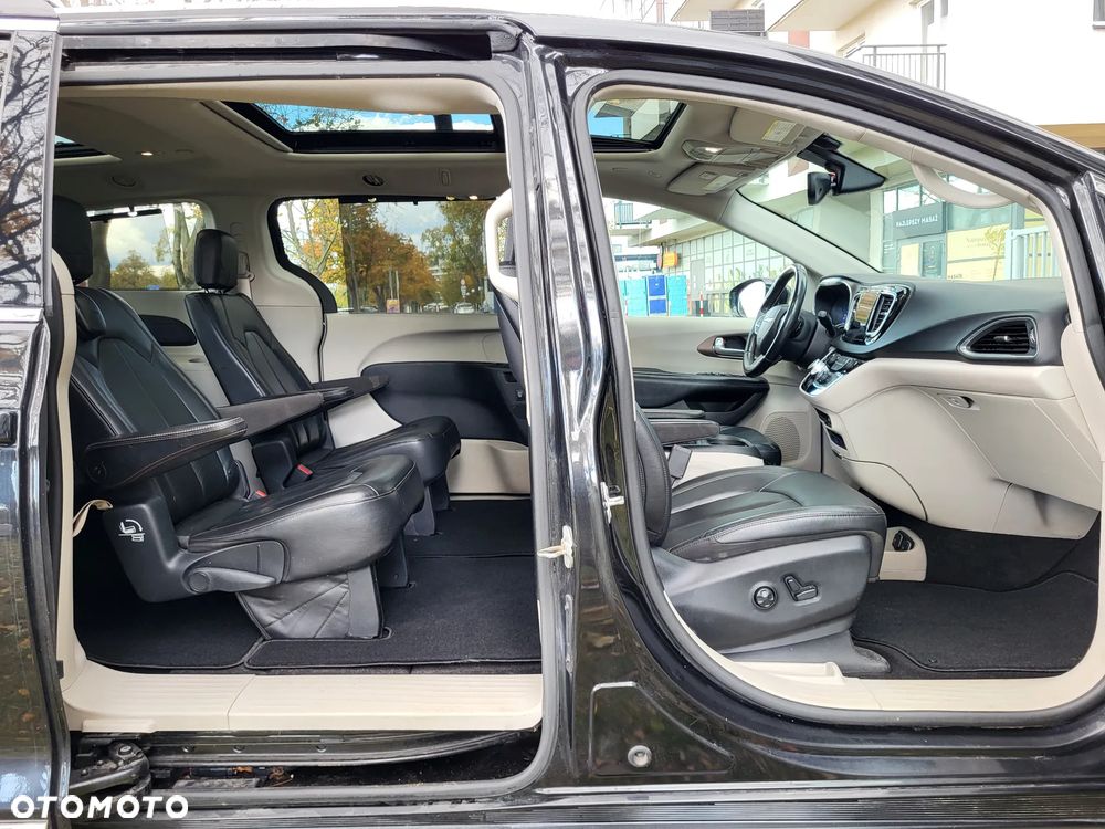 Chrysler Pacifica - 36