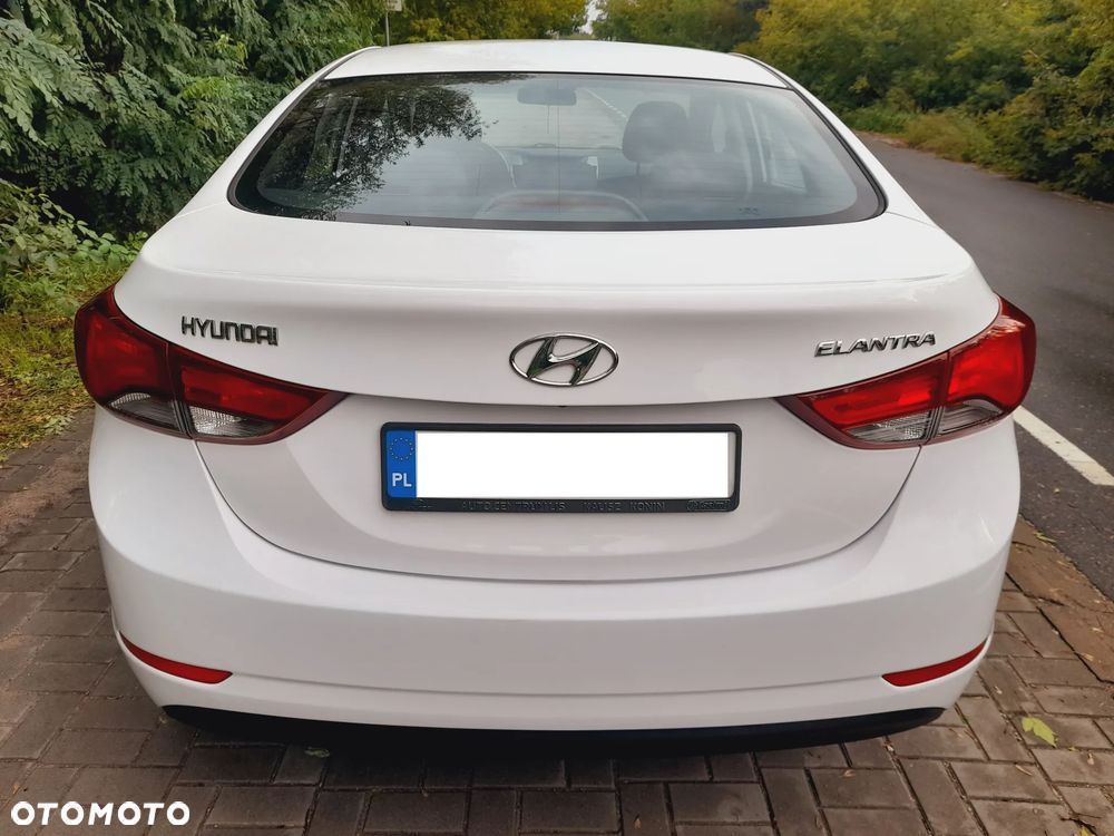 Hyundai Elantra 1.6 Comfort - 10