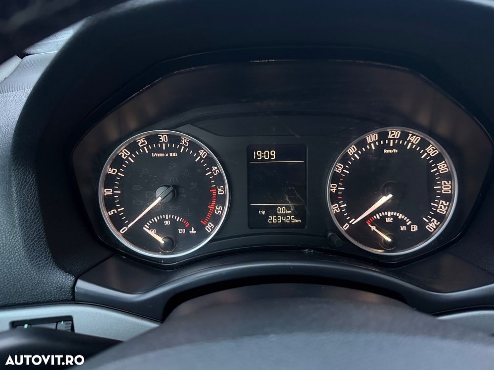 Skoda Octavia 2012 photo 3