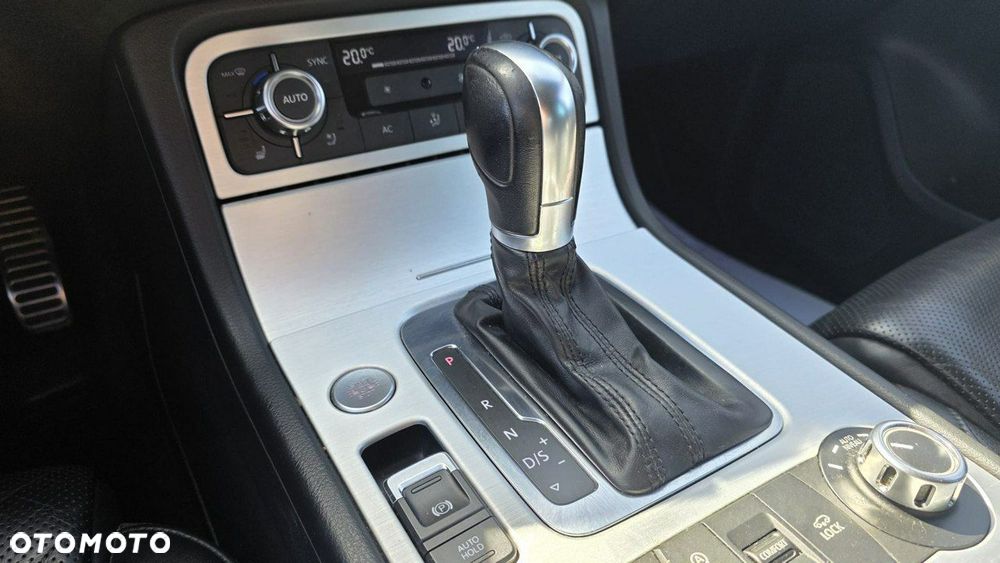 Volkswagen Touareg - 16