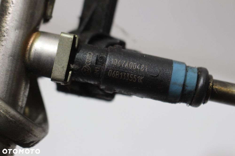 LISTWA WTRYSKOWA AUDI A4 B6 058133681  06B133551K - 5