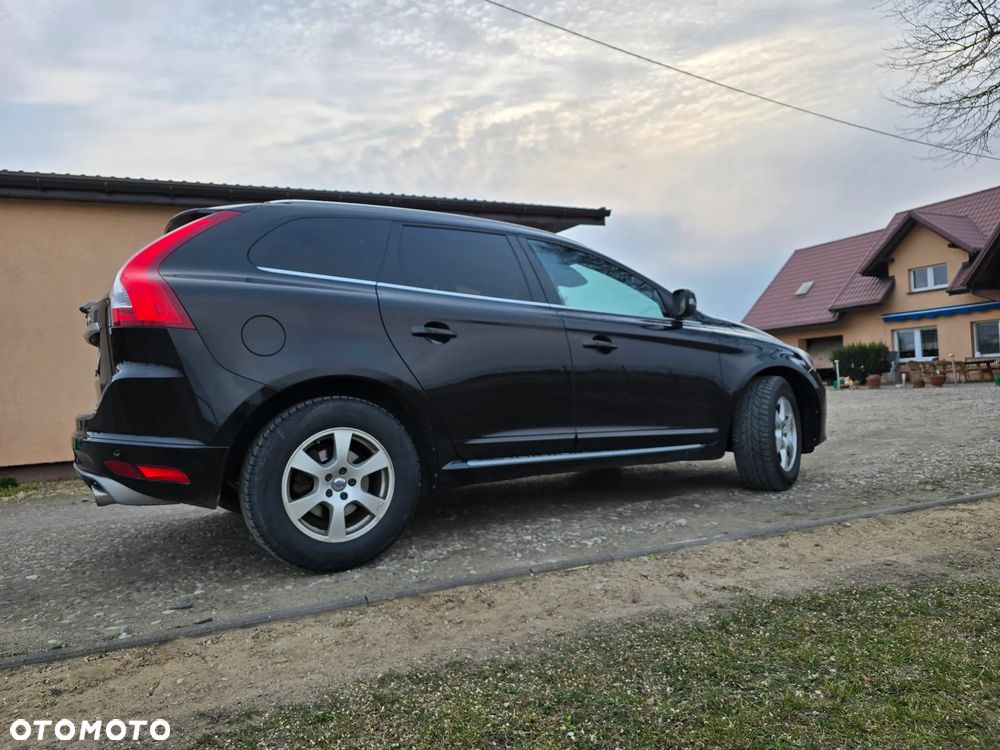 Volvo XC 60 D5 AWD R-Design Momentum - 10