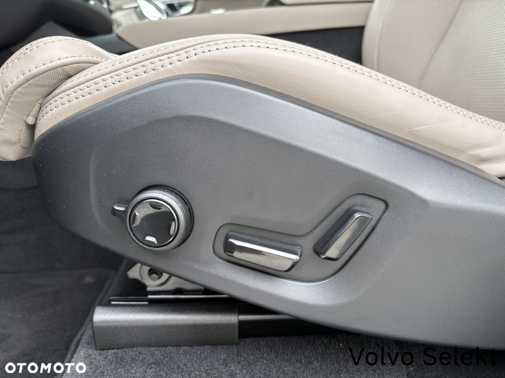 Volvo XC 90 - 12