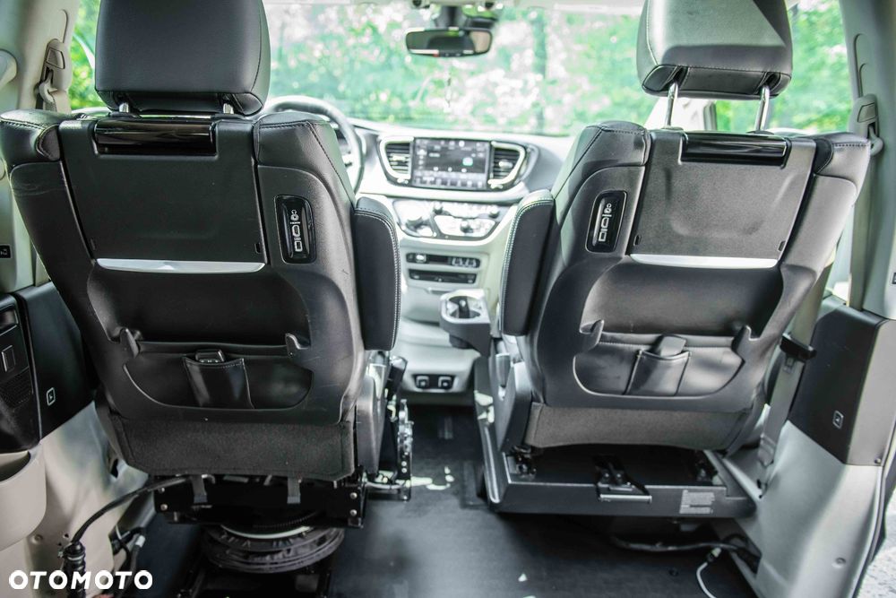 Chrysler Pacifica - 15