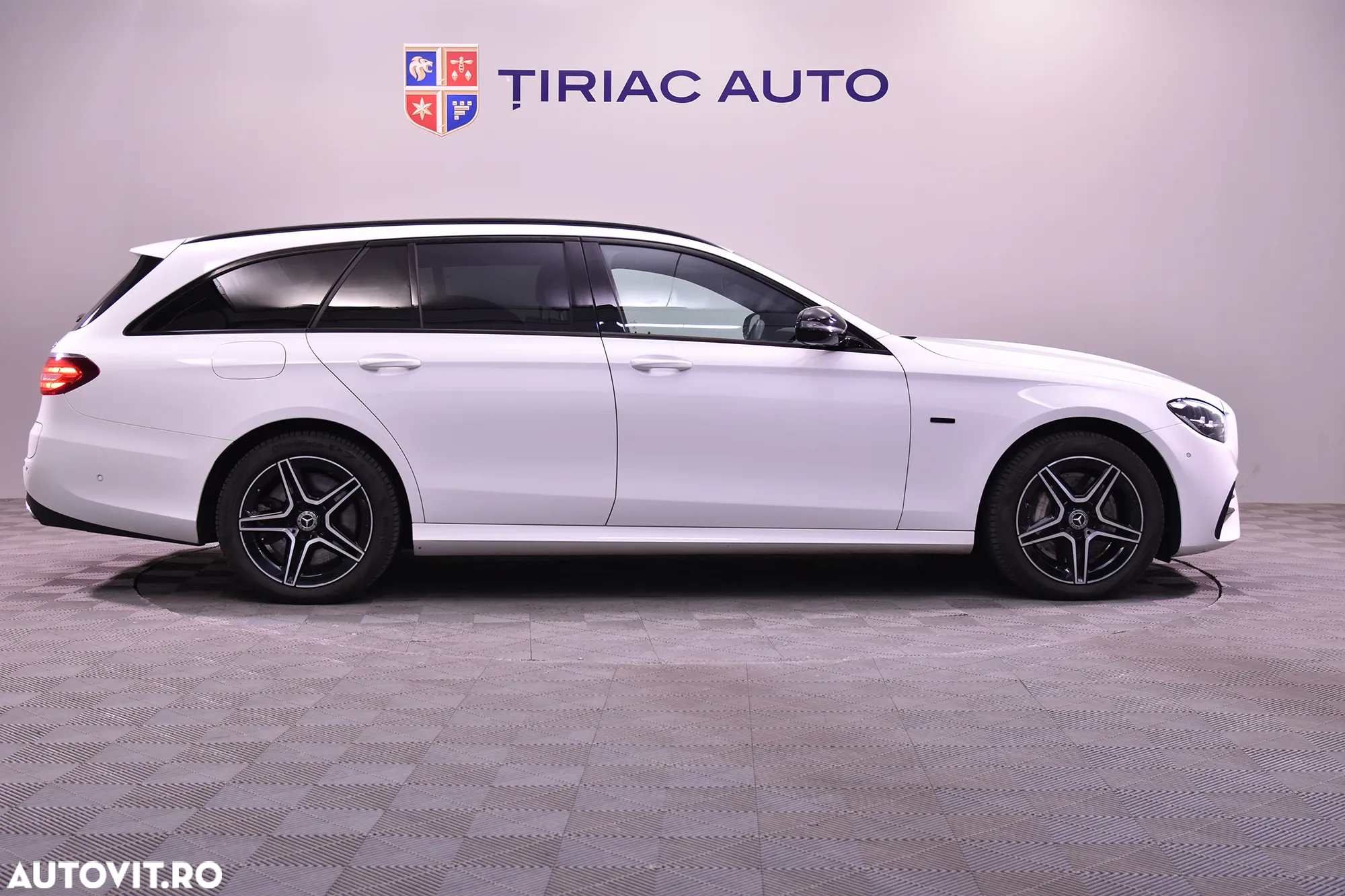 Mercedes-Benz E 300 de 4Matic T 9G-TRONIC AMG Line - 6