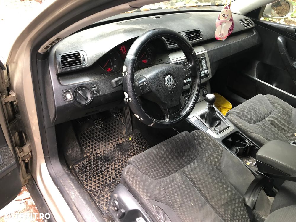 Dezmembrez VW Volkswagen Passat B6 break bej galben auriu 2.0 BMP manual 140cp - 5