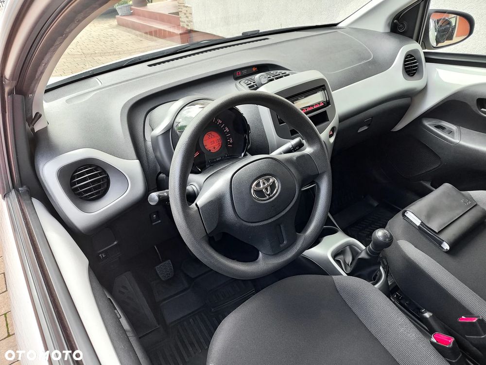 Toyota Aygo x - 17