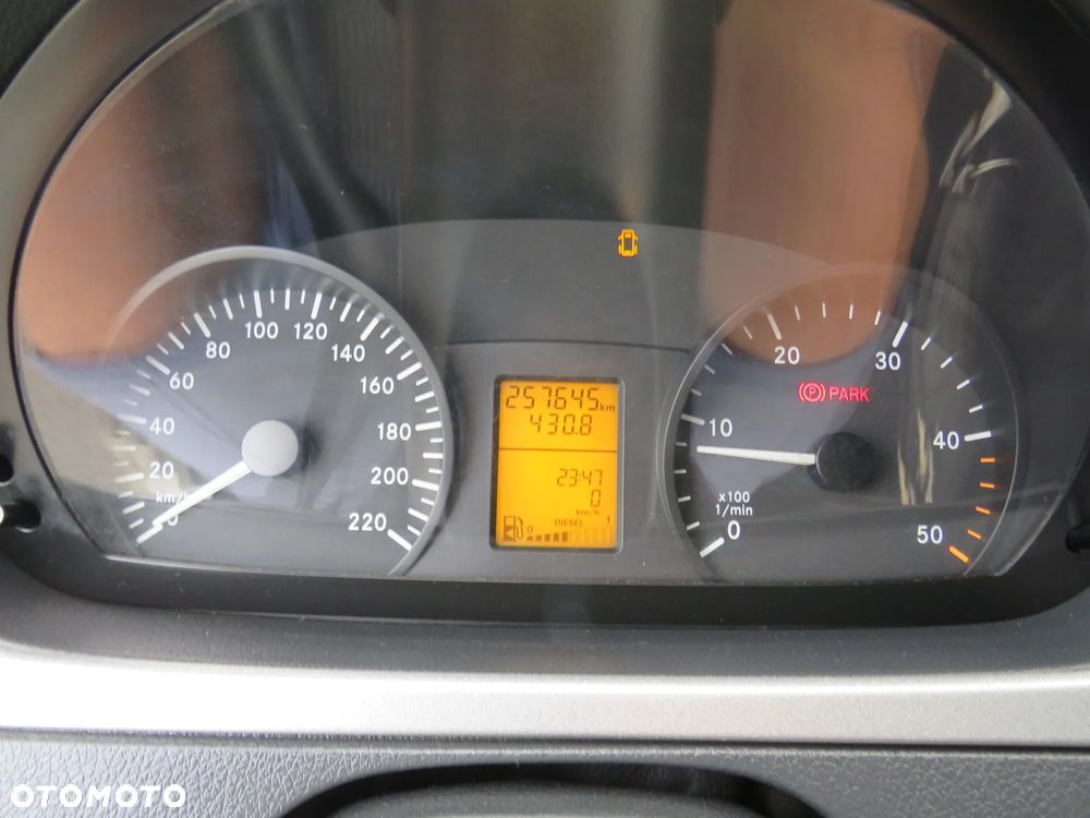 Mercedes-Benz Vito Univan 639.601 - 23
