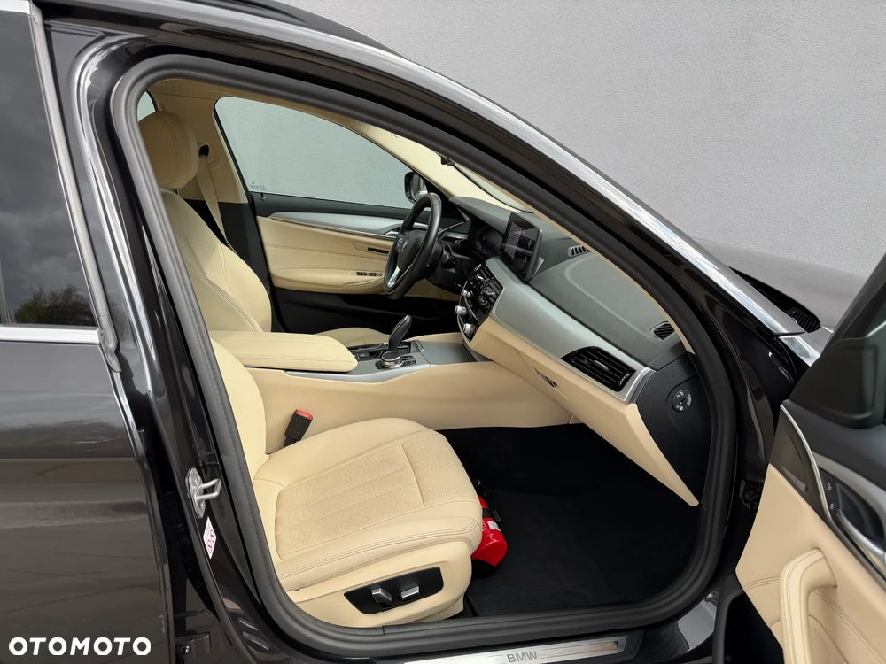 BMW Seria 5 520d mHEV - 12