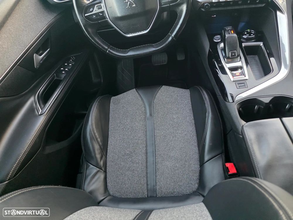 Peugeot 5008 1.2 PureTech Allure EAT6 - 36