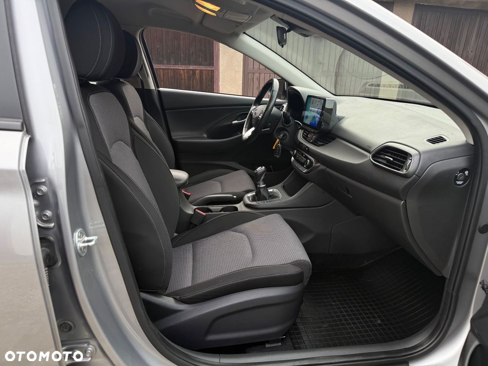 Hyundai i30 1.5 DPI Classic + - 16