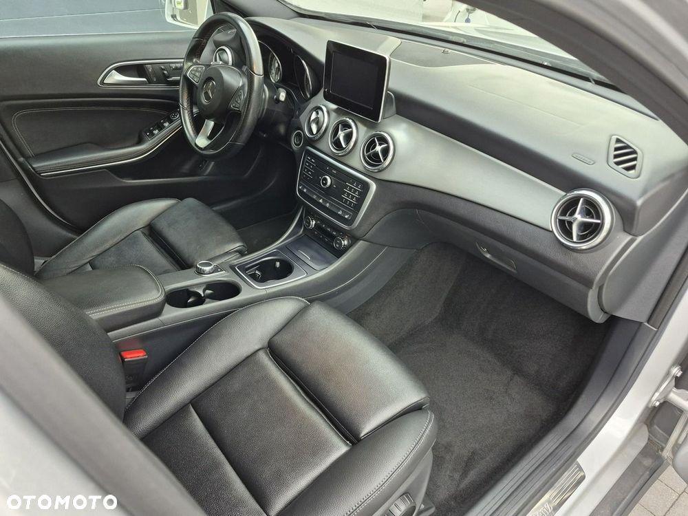 Mercedes-Benz GLA - 14