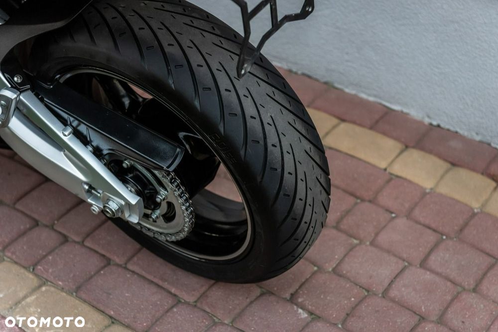 Suzuki GSR - 9