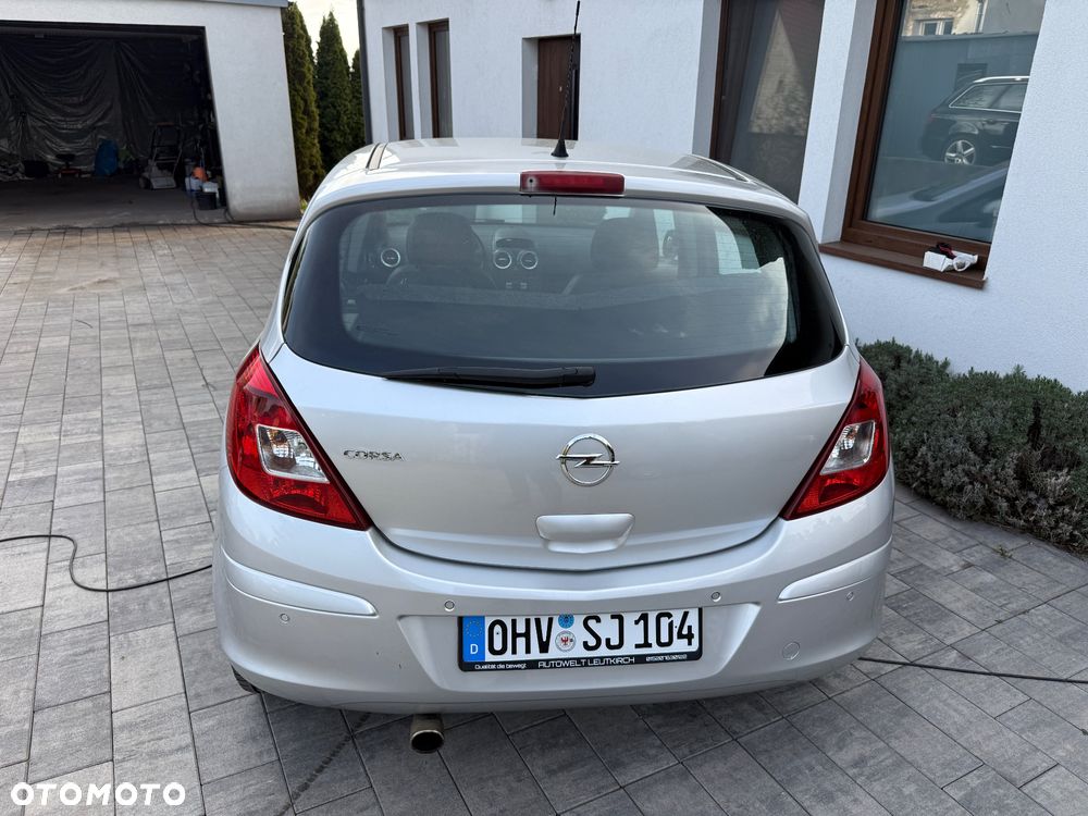 Opel Corsa 1.4 16V Cosmo - 4